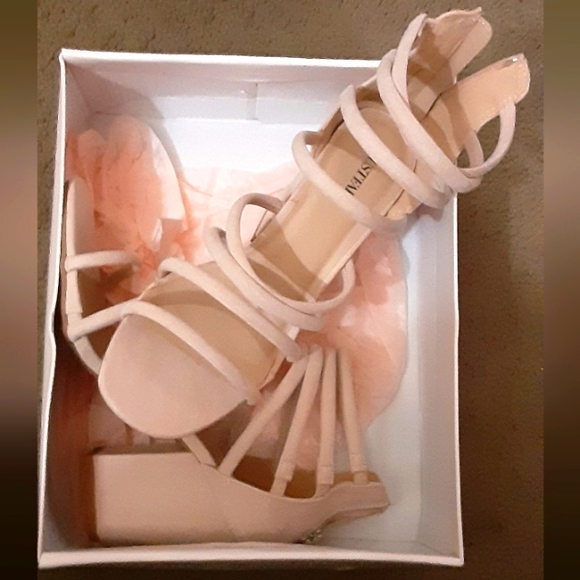 Justfab size 10 blush block heels with back zipper - Picture 2 of 3